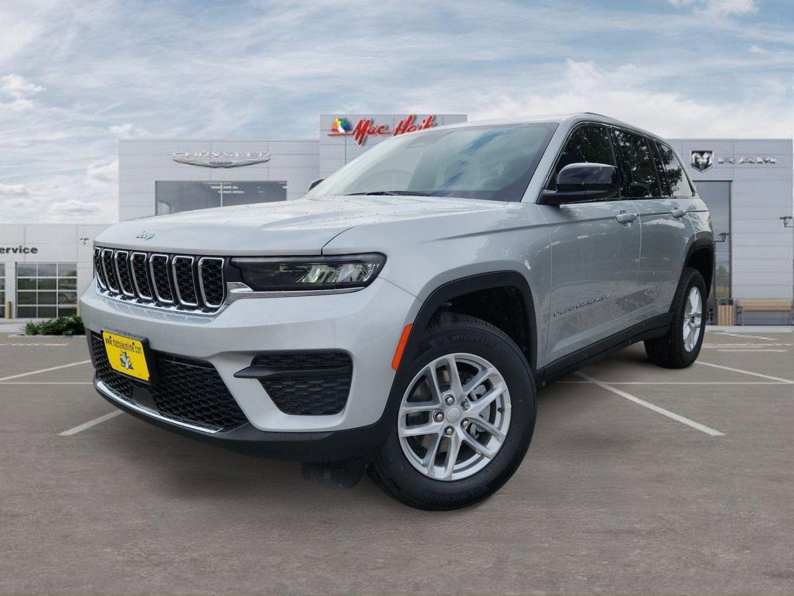 New 2026 Silver Zynith Exterior Paint Jeep Laredo image 1