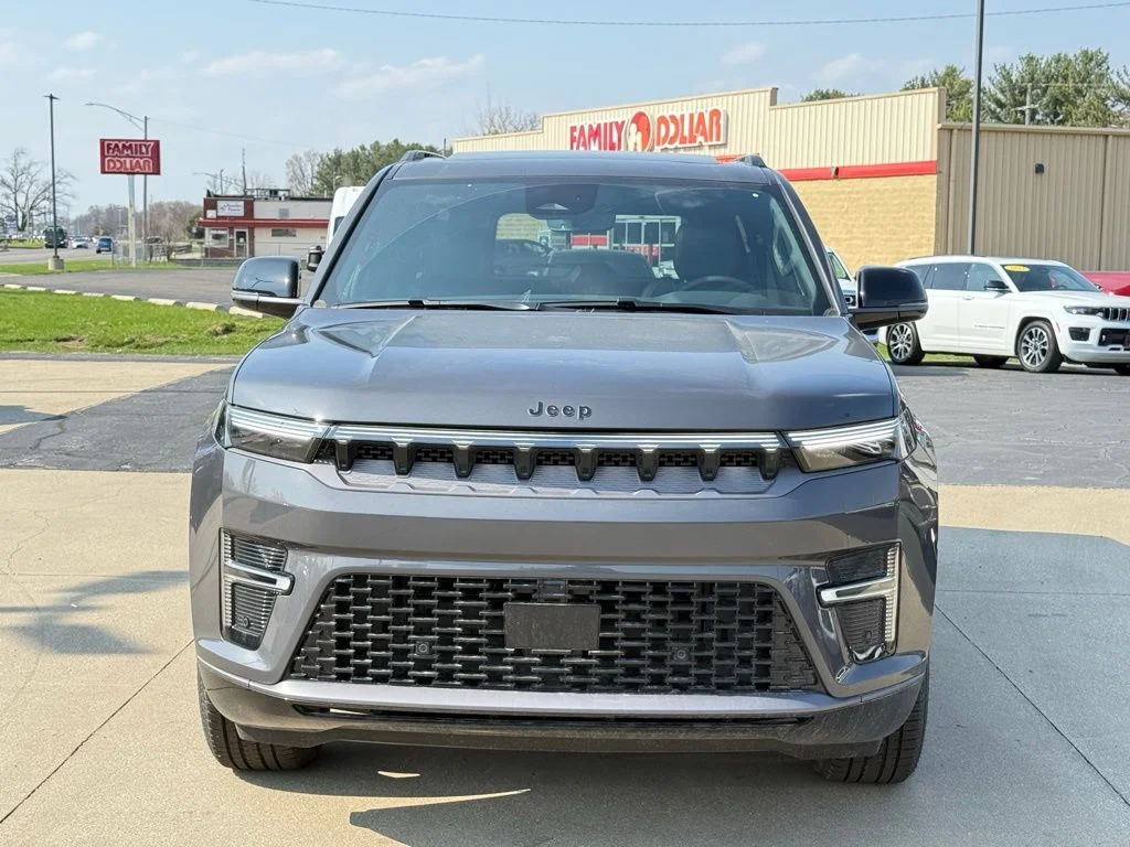 New 2026 Baltic-Gray Metallic Clear-Coat Exterior Paint Jeep Limited Altitude image 2
