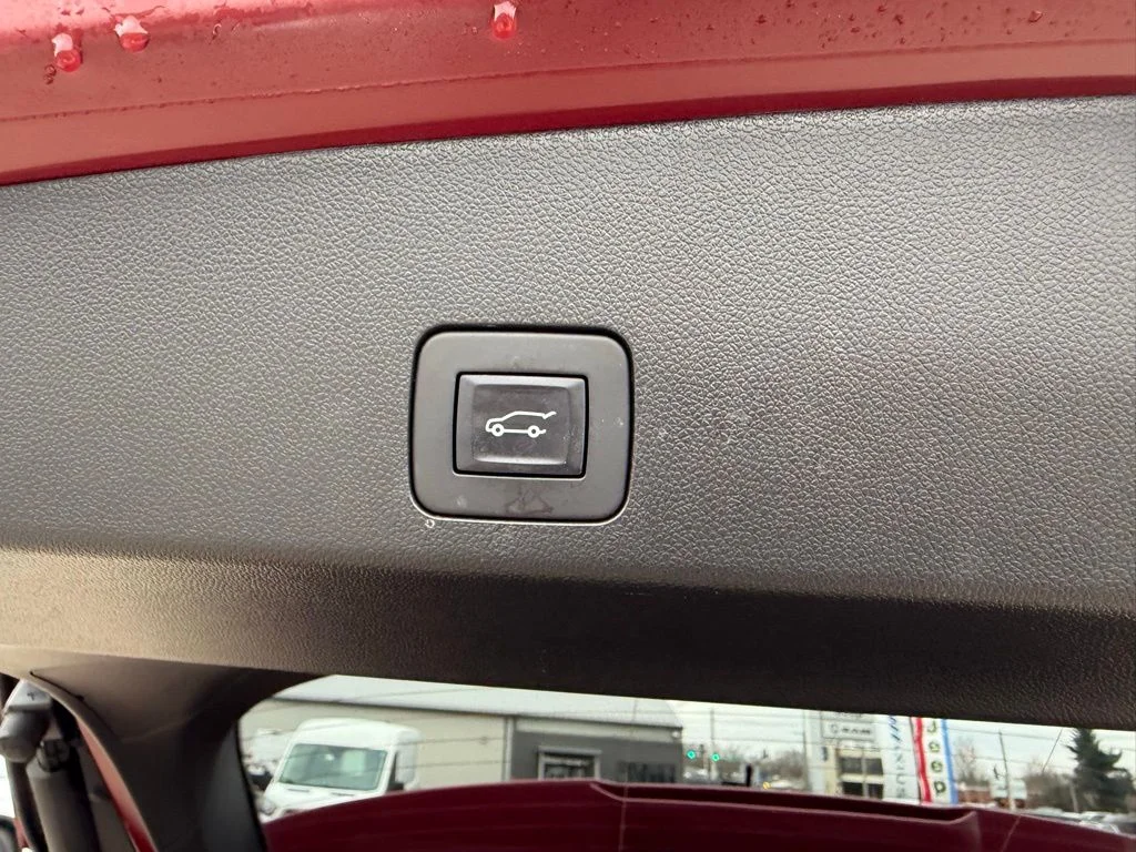 Used 2023 Red Buick Essence image 26