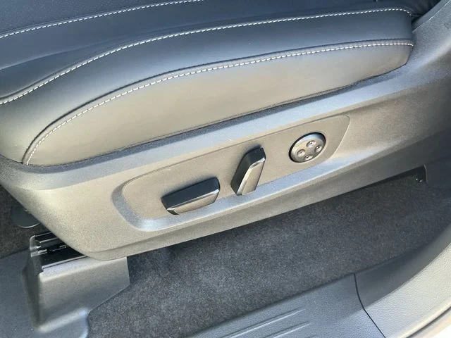 New 2027 RADIANT WHITE INFINITI Luxe FWD image 22