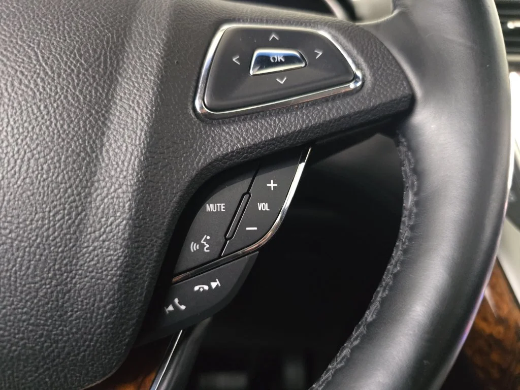 Used 2016 Black Lincoln Reserve image 20
