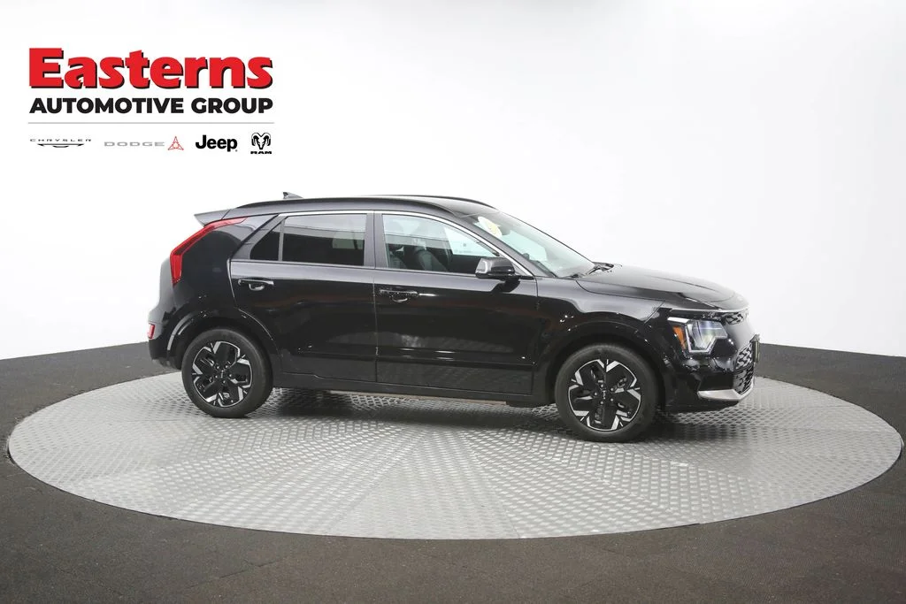 Used 2024 Black Kia Wind image 48