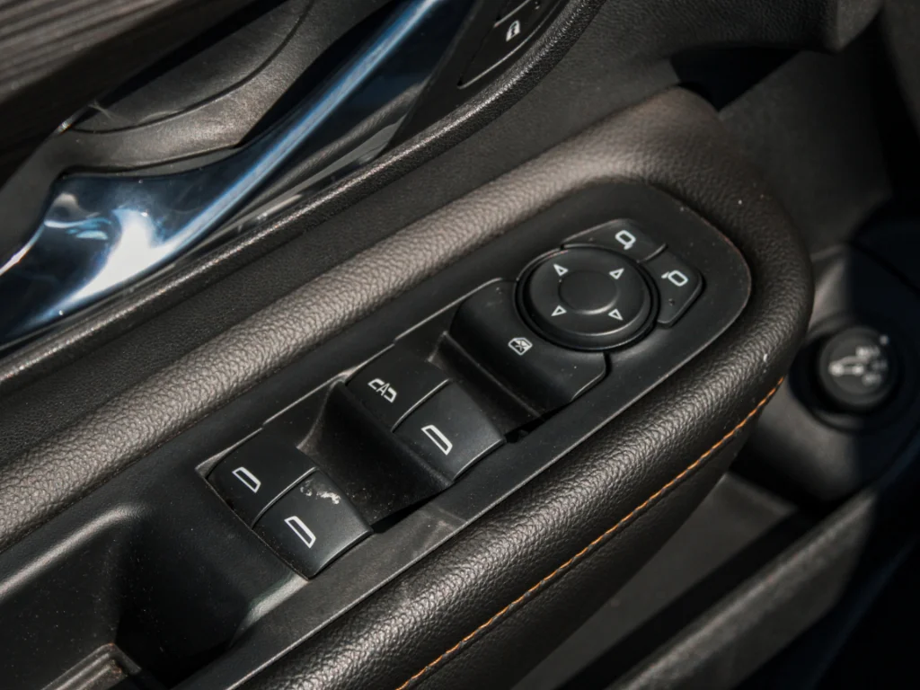 Used 2020 Satin Steel Metallic GMC SLT image 9