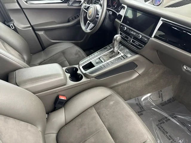 Used 2020  Porsche Base image 23