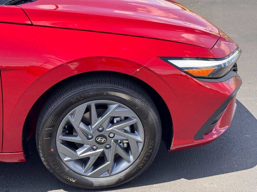 2025 Hyundai Elantra Blue - Photo 9