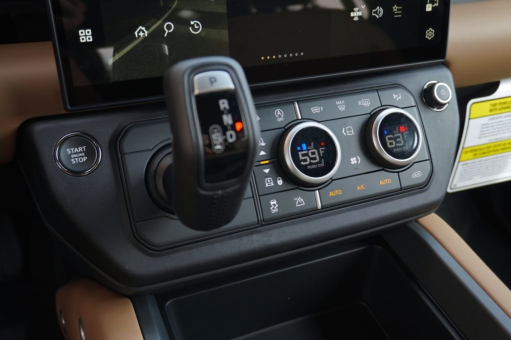 New 2026 Fuji White Land Rover X-Dynamic SE image 25