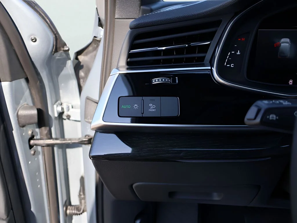 Used 2025  Audi 55 Premium Plus image 36
