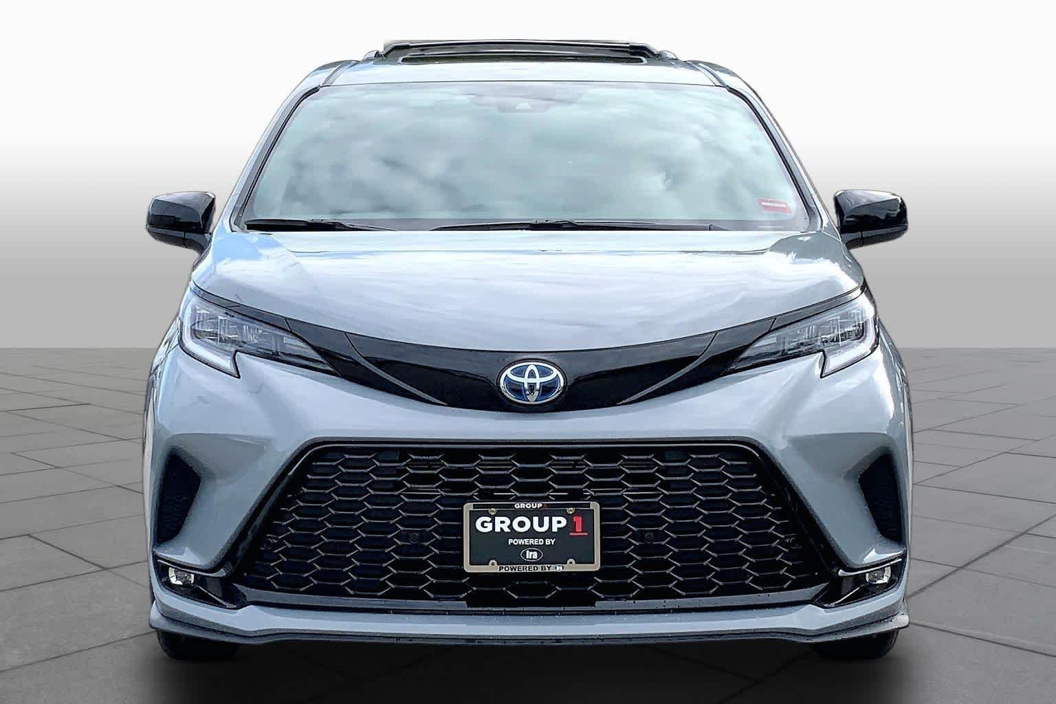 Used 2025 Cement Toyota XSE image 4