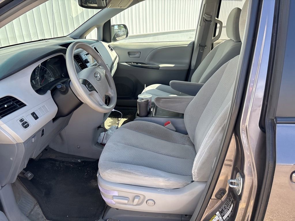 2014 Toyota Sienna LE V6 7-Passenger Access Seat's photo