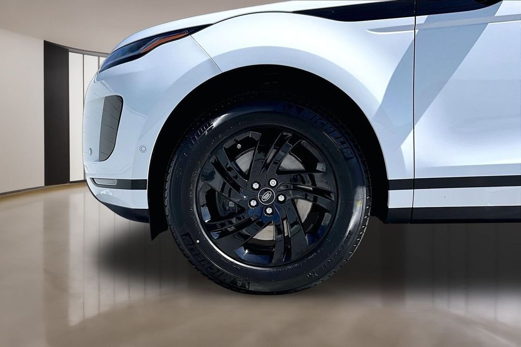New 2026 FUJI WHITE Land Rover S image 13