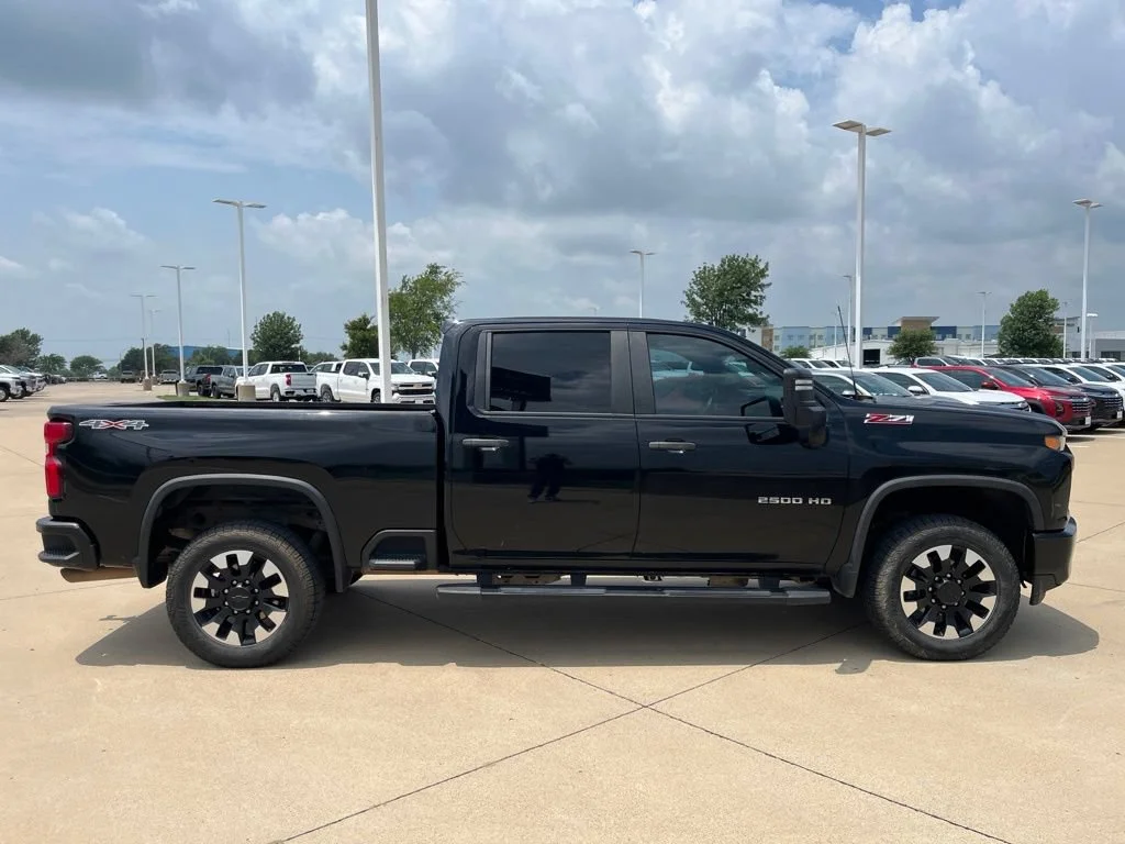 Used 2020 BLACK Chevrolet Custom image 6