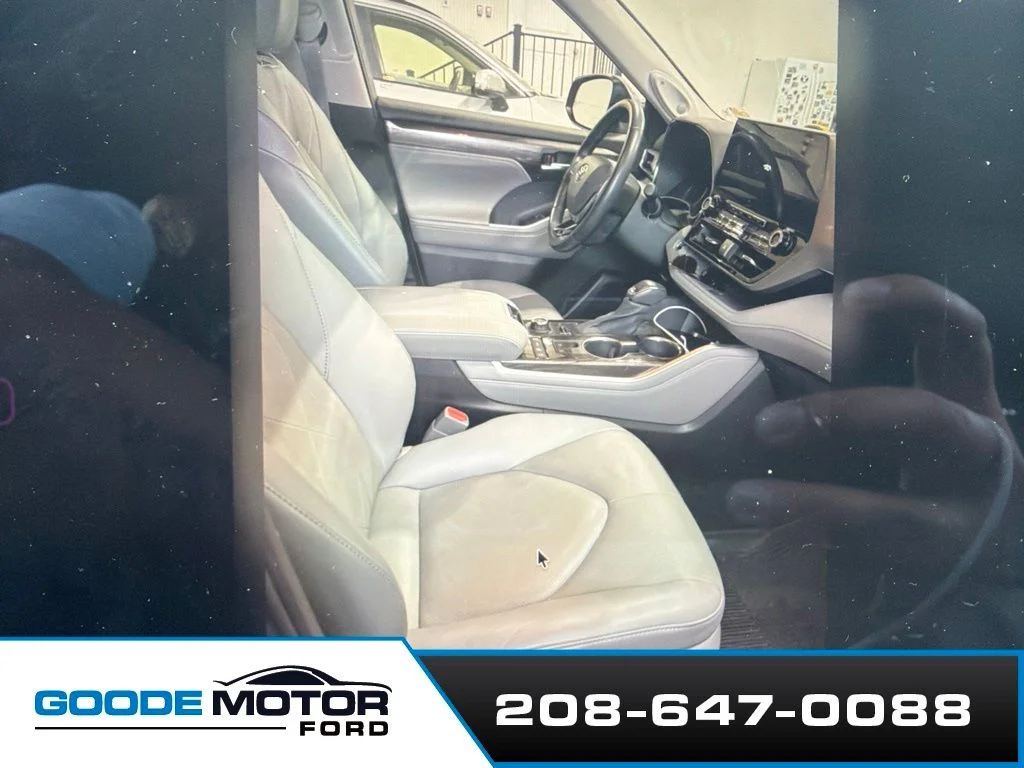 Used 2021  Toyota Platinum image 6