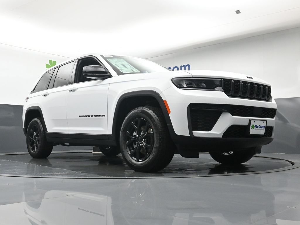 New 2026 Bright White Clear-Coat Exterior Paint Jeep Altitude image 25