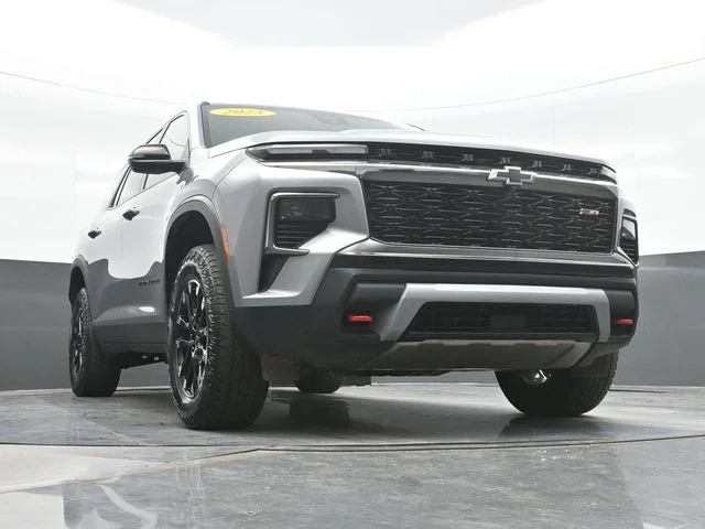Used 2025 Gray Chevrolet Z71 image 22