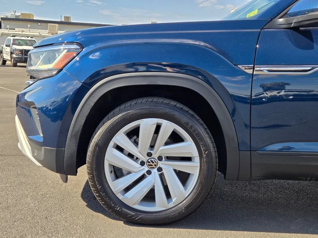 Used 2022 Blue Volkswagen 2.0T SE w/Technology image 8