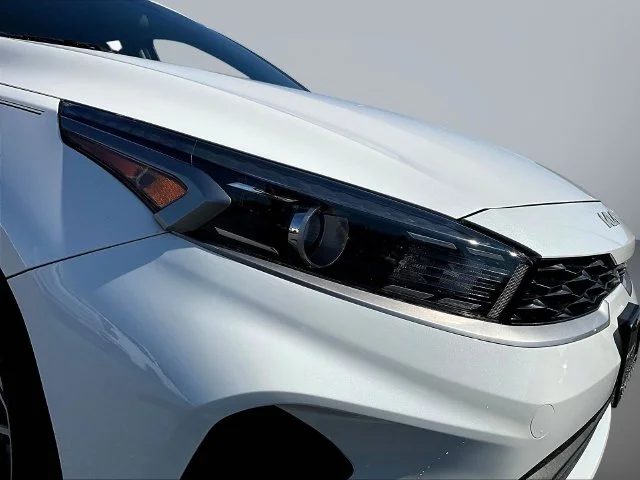 Used 2024 White Kia LXS image 35