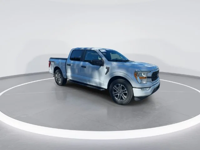 Used 2021 White Ford XL image 1