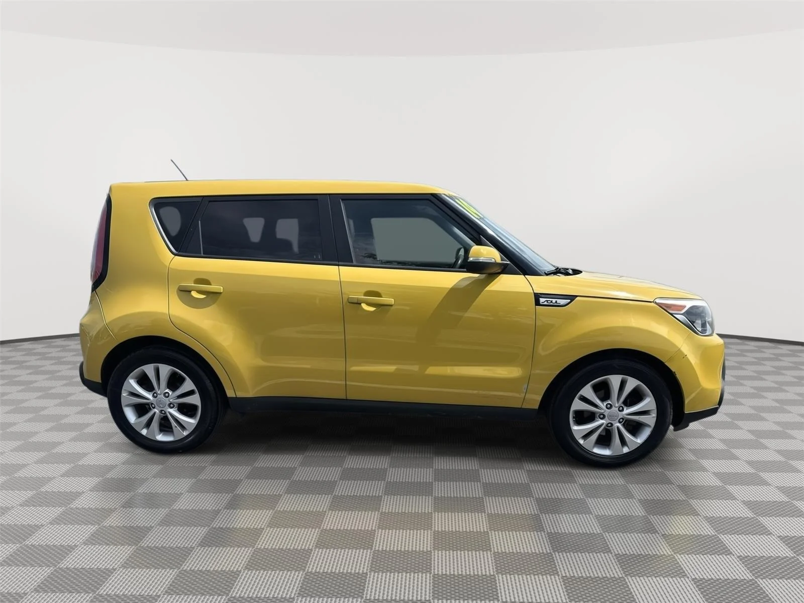 Used 2014 Solar Yellow Kia + image 14