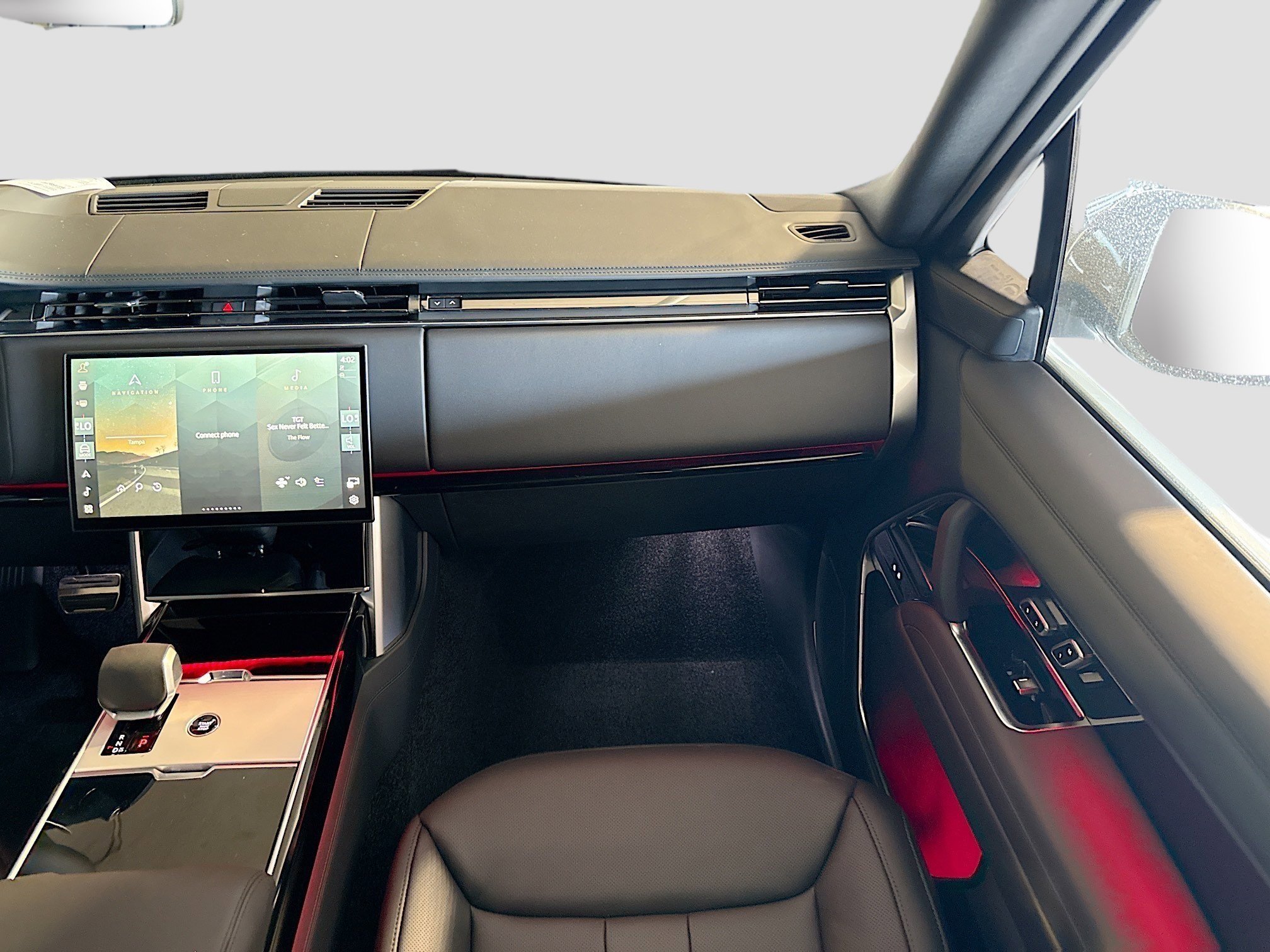 New 2026 Fuji White Land Rover SE image 17