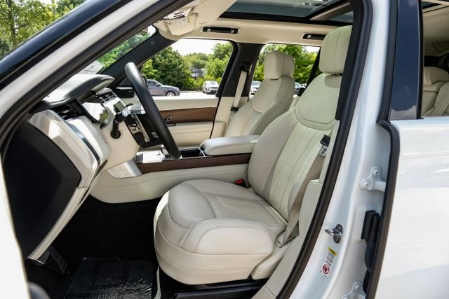 Used 2025 White Land Rover SE image 37