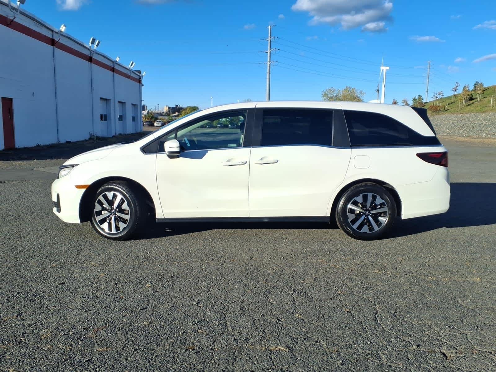 Certified Used 2026 Platinum White Pearl Honda EX-L image 4