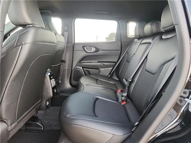 New 2026 PXJ Diamond Bla Jeep LATITUDE ALTITUDE 4X4 image 9