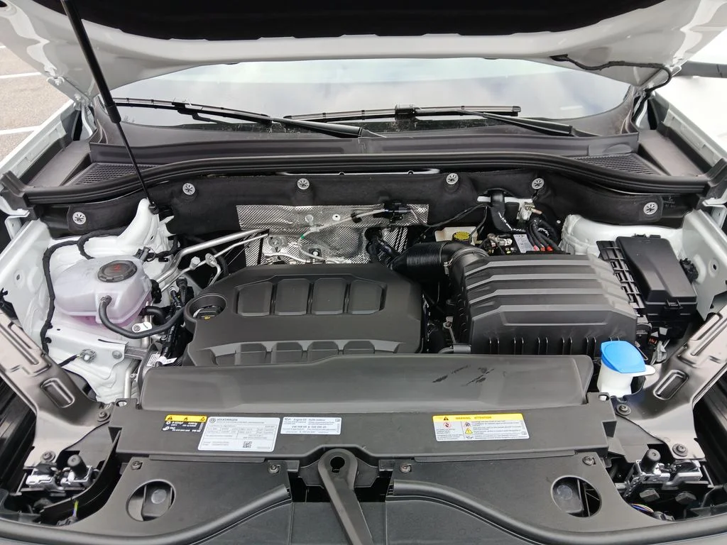 New 2026 White Volkswagen 2.0T SE w/Technology image 21