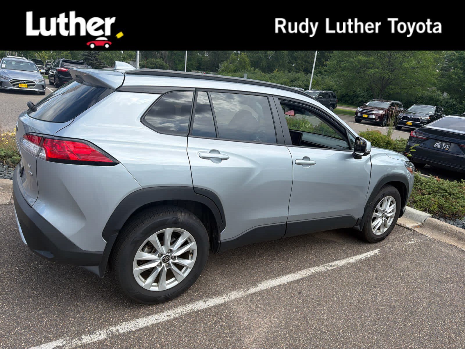 2023 Toyota Corolla Cross LE AWD's photo