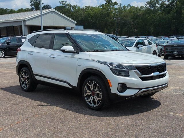Used 2023 White Kia SX image 4