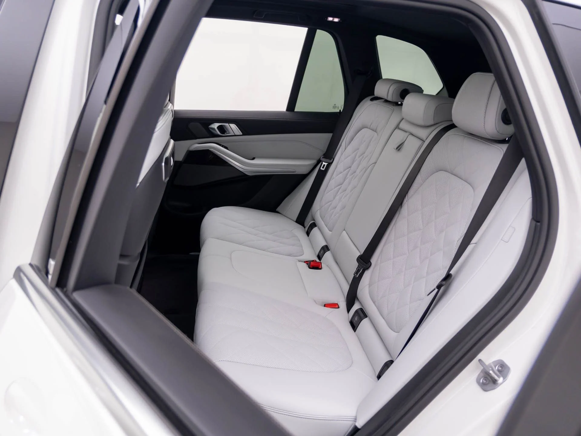 Certified Used 2026 White BMW xDrive40i image 18