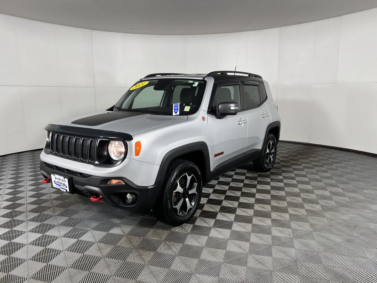 Used 2021 Glacier Metallic Clearcoat Jeep Trailhawk image 3