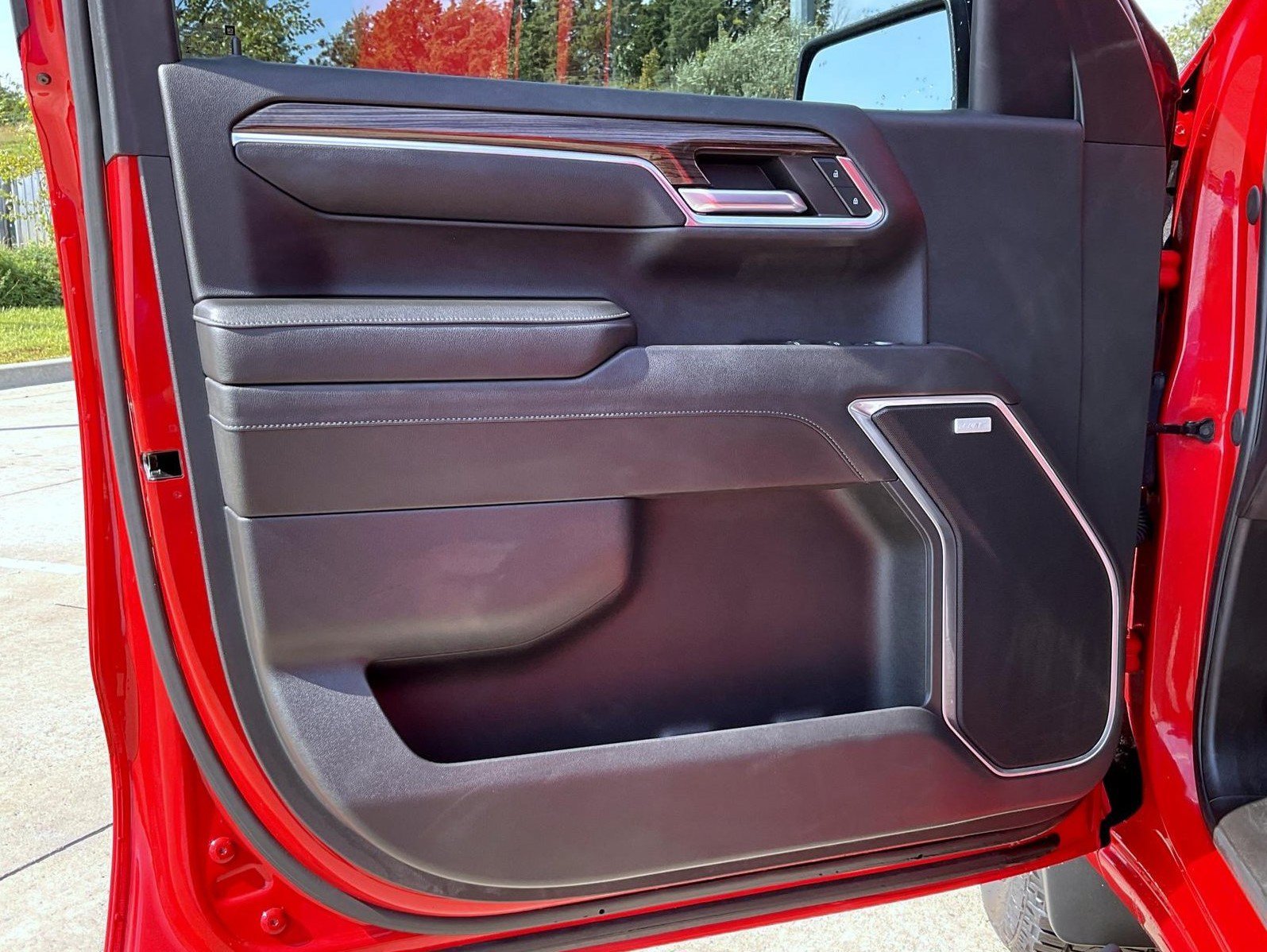 Used 2023 Red Chevrolet RST image 9