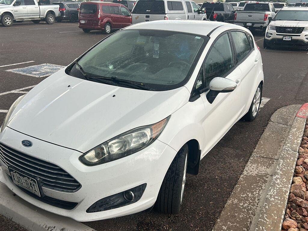 Used 2015 Oxford White Ford SE image 1