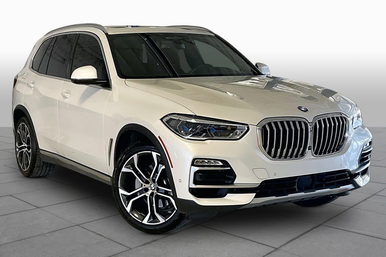 Used 2021 Mineral White Metallic BMW sDrive40i image 2