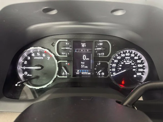 Used 2018 Blue Toyota SR5 image 17