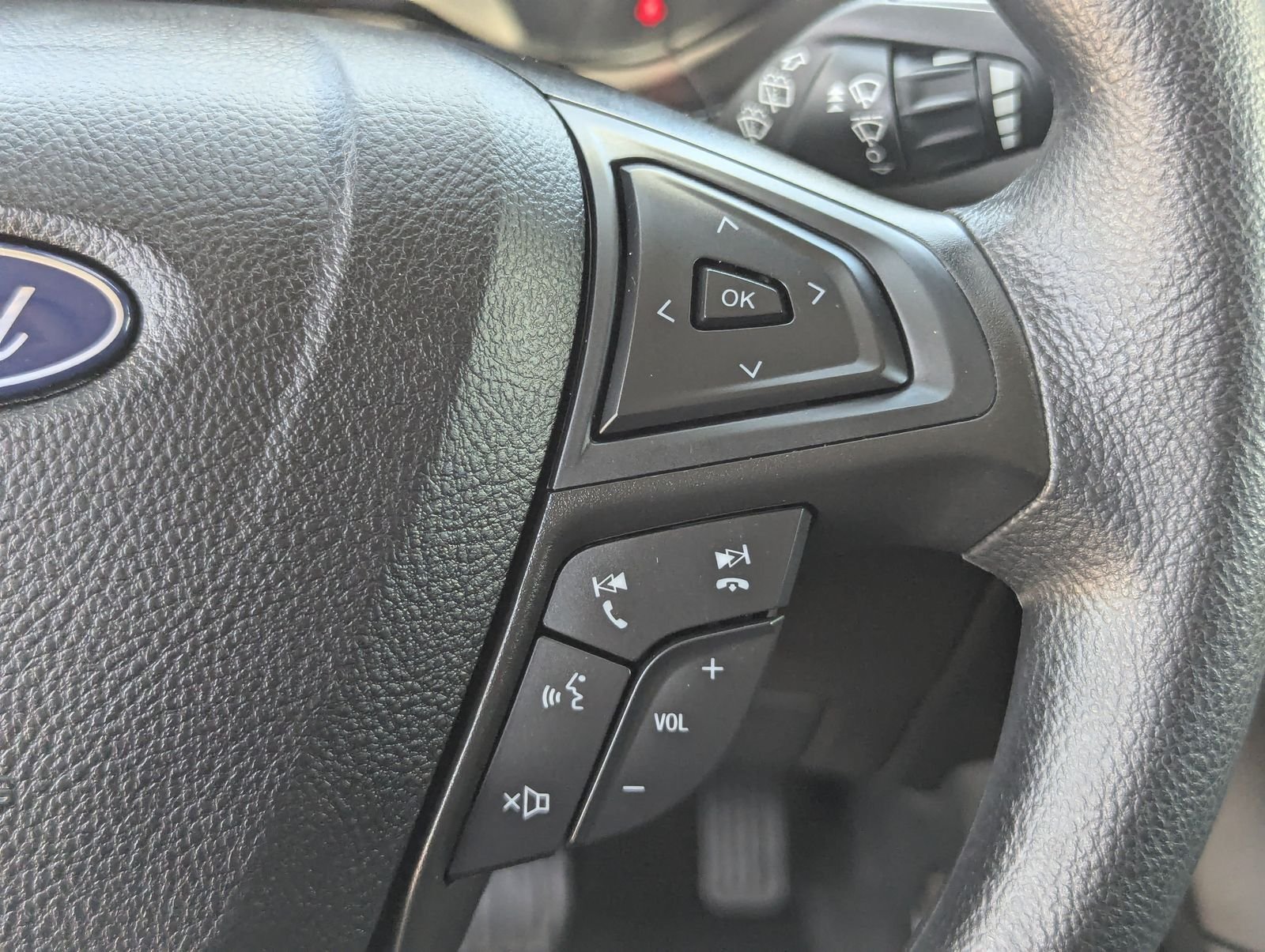 Used 2022 Silver Metallic Ford SE image 31