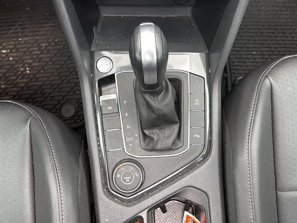 Used 2020 Deep Black Pearl Volkswagen SEL image 6