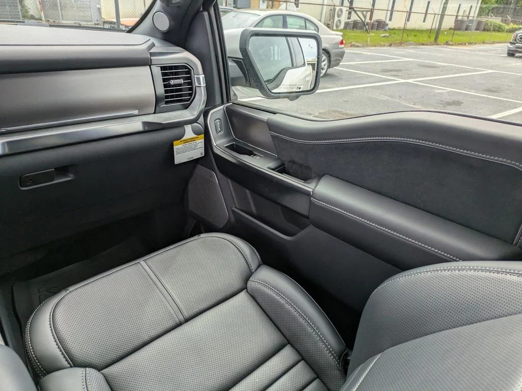 New 2026 Star White Metallic Tri-Coat Ford Platinum image 19