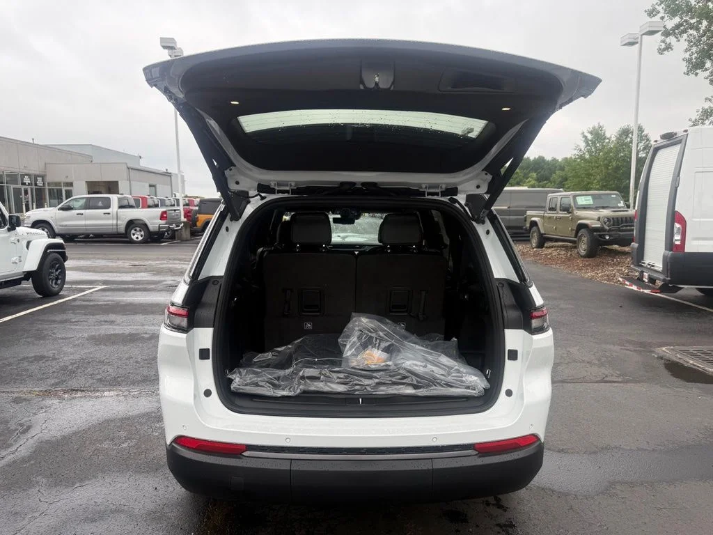 New 2026 Bright White Clear-Coat Exterior Paint Jeep  image 48