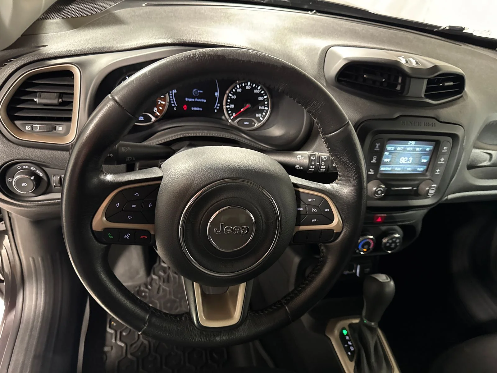 Used 2017 Granite Crystal Metallic Clearcoat Jeep Latitude image 19
