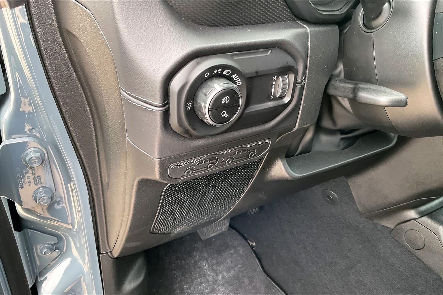 New 2026 Anvil Clearcoat Jeep Mojave image 17