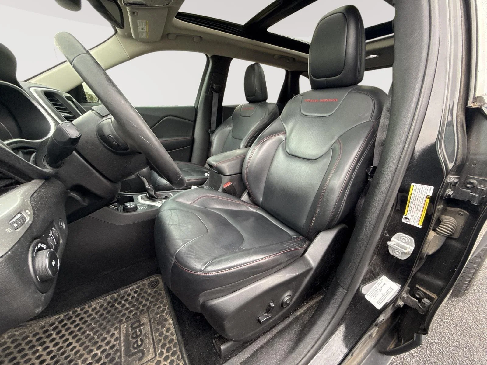 Used 2014 Brilliant Black Crystal Pearlcoat Jeep Trailhawk image 3