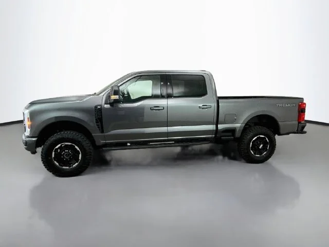 New 2027 Carbonized Gray Metallic Ford F-250® XLT image 4