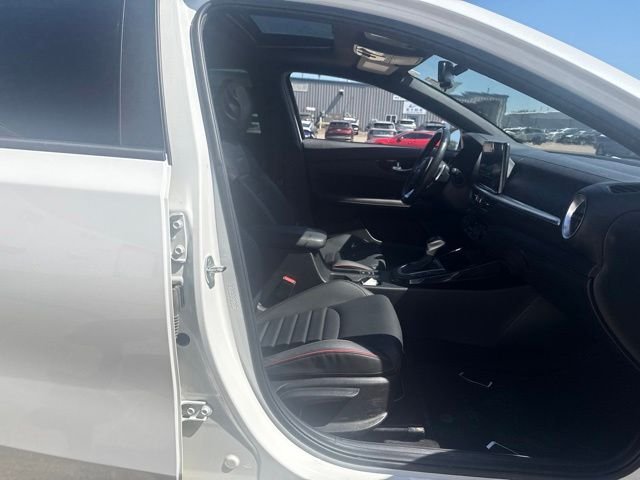 Used 2023 White Kia GT image 18