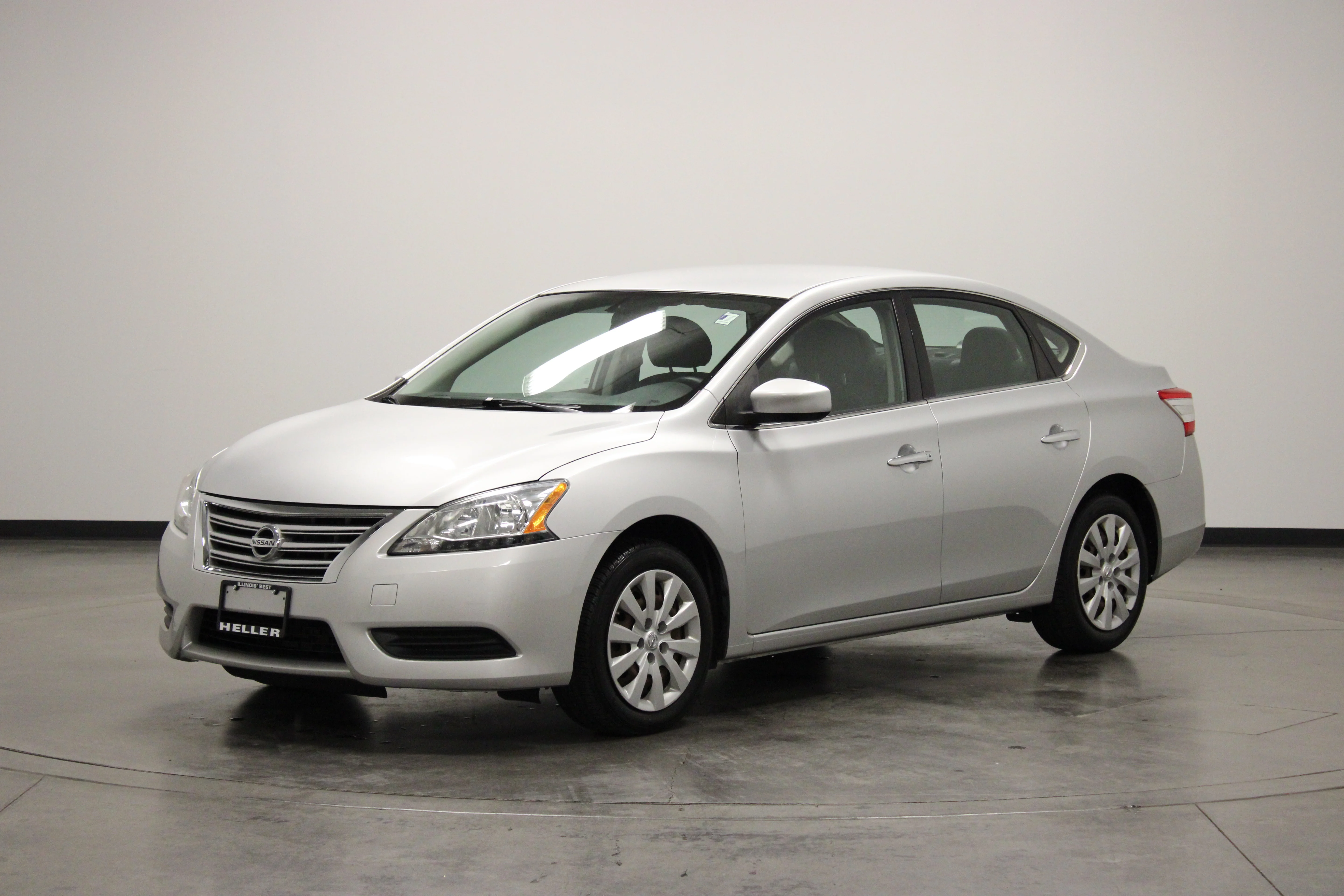 Used 2014 Brilliant Silver Nissan S image 4