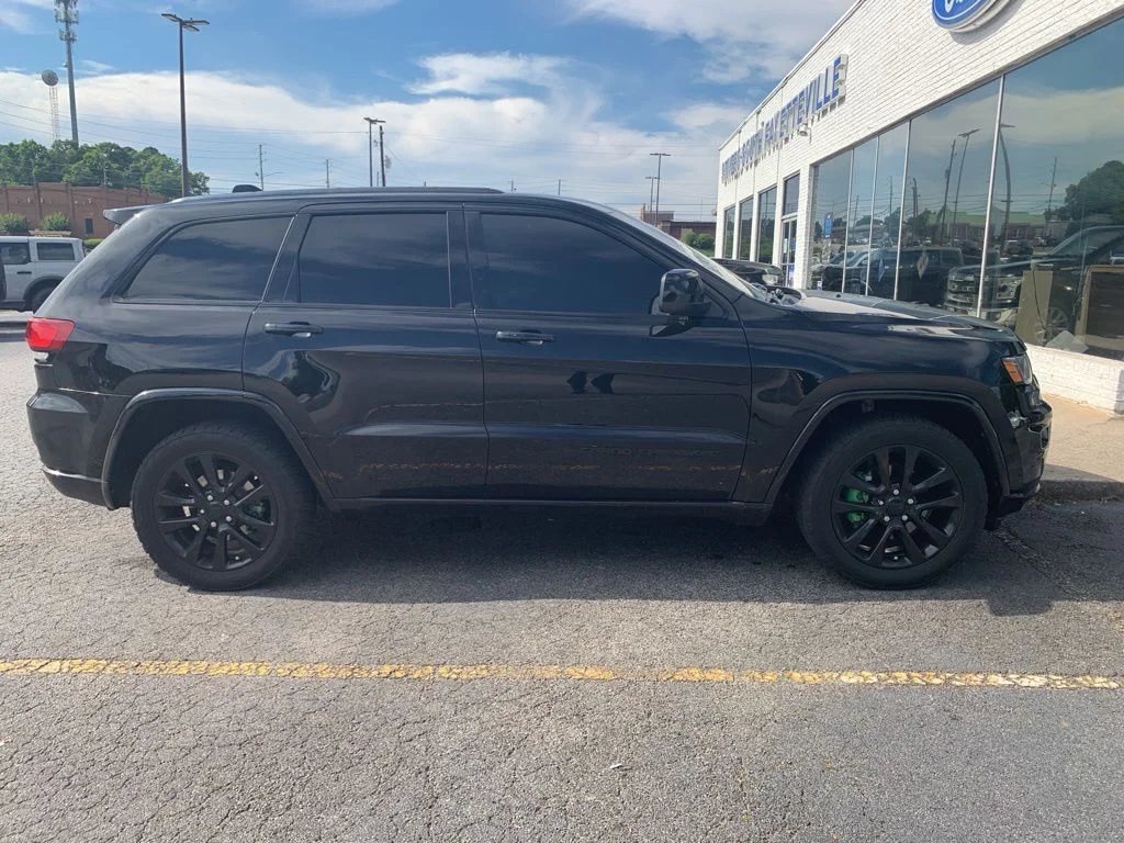 Used 2019 Black Jeep Altitude image 3