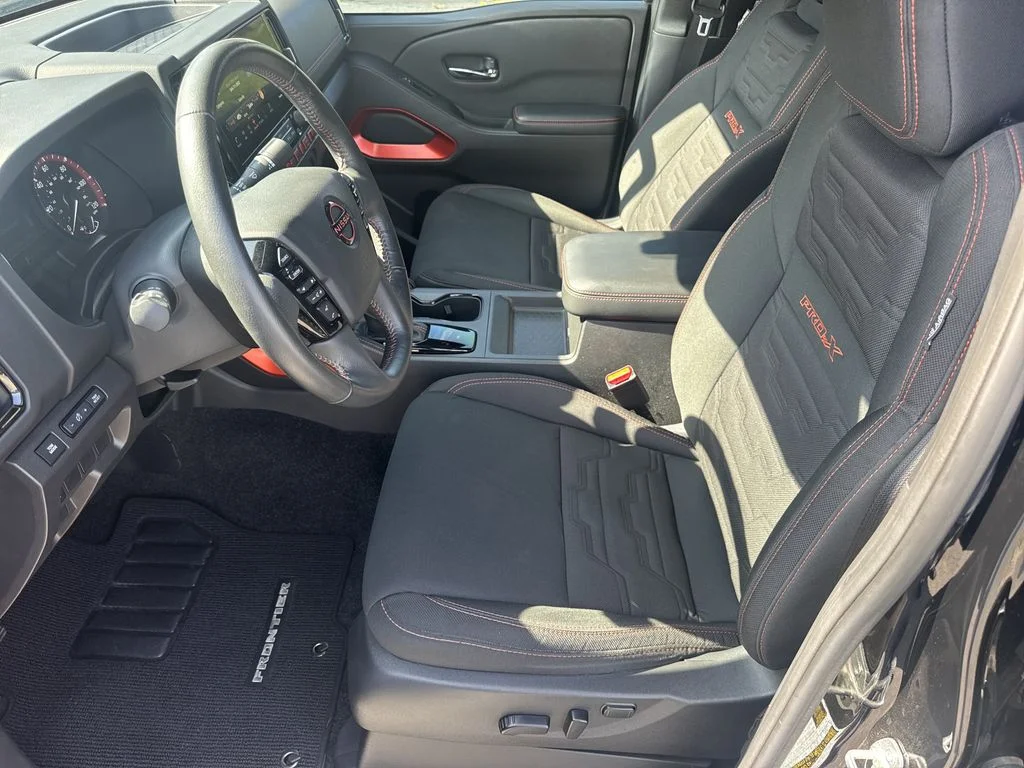 Used 2025 Black Nissan PRO-X image 9