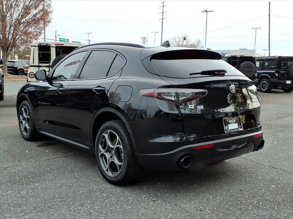 New 2025 Vulcano Black Metallic Exterior Paint Alfa Romeo SPRINT image 17