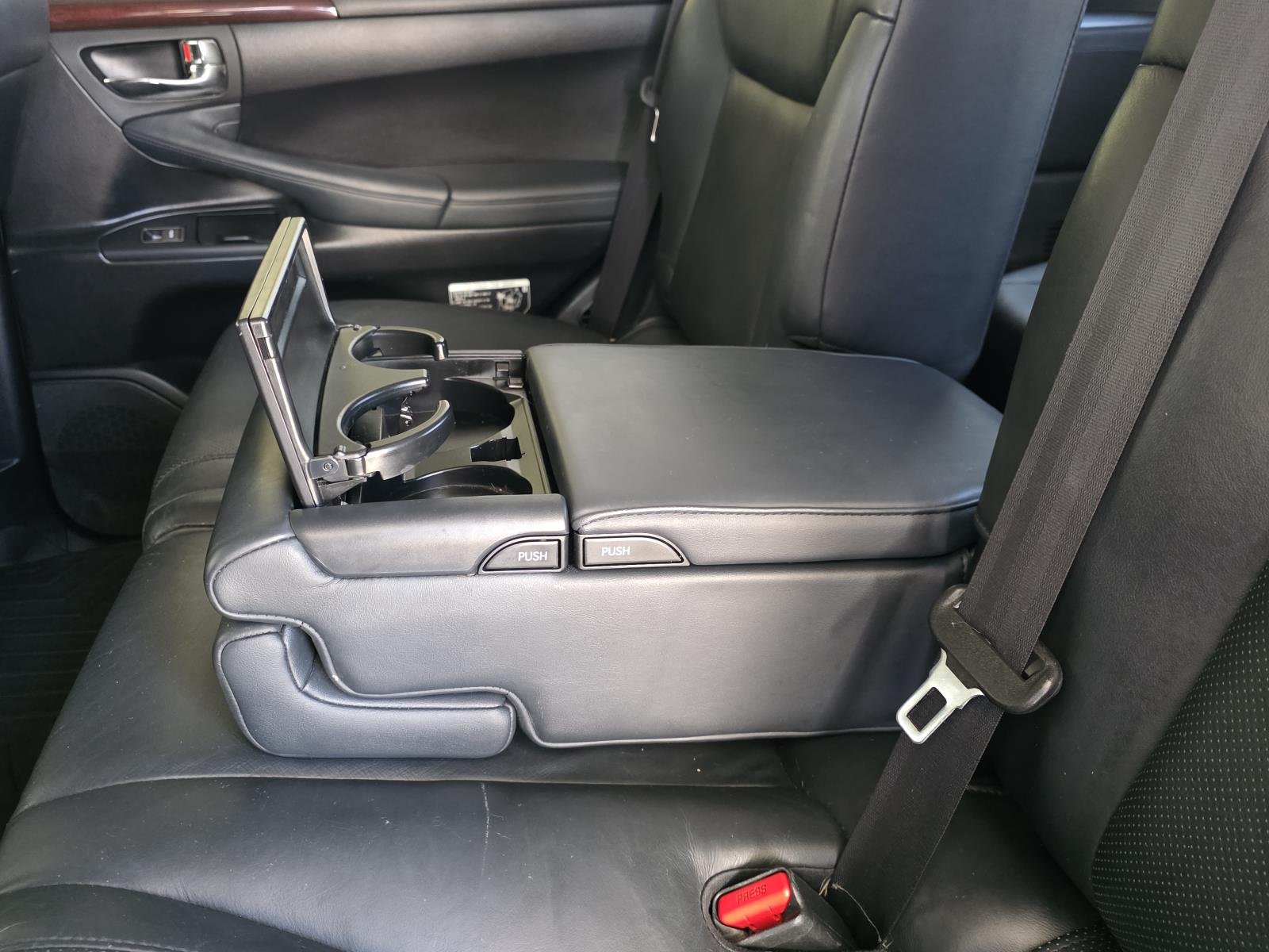 Used 2015 Silver Lexus 570 image 10