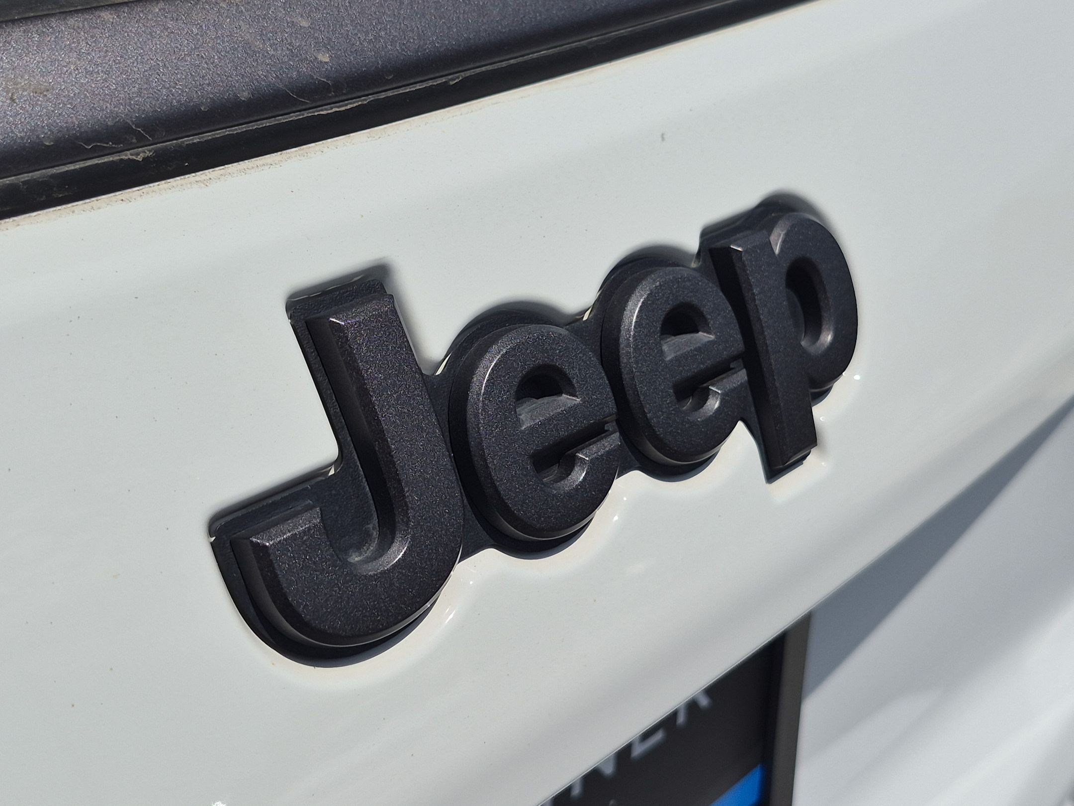 Certified Used 2022 Bright White Clearcoat Jeep Trailhawk image 14